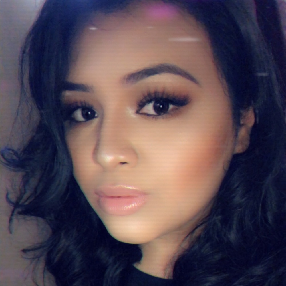 Meet your Posher, Alexis